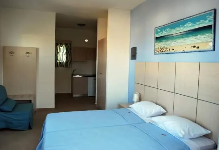 Aparthotel Thealos 3*