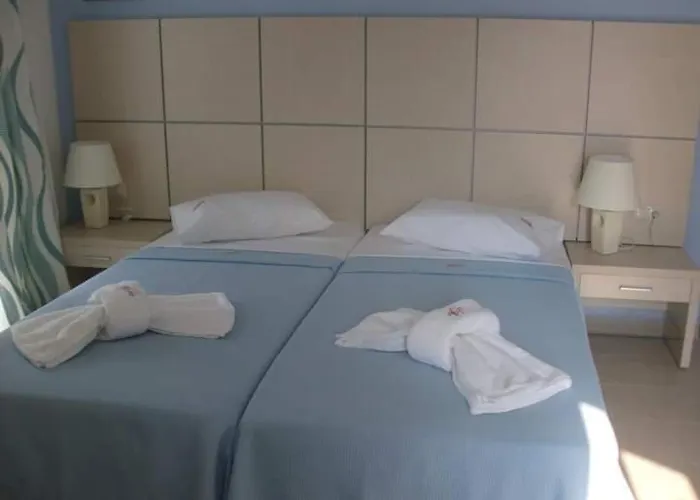 Aparthotel Thealos 3*