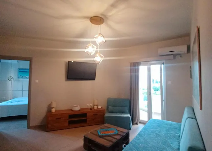 Thealos Aparthotel Azolimnos